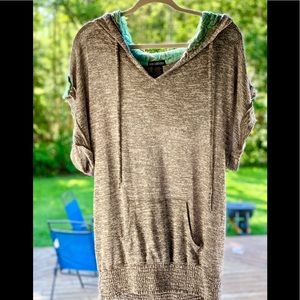 Hooded top with lace